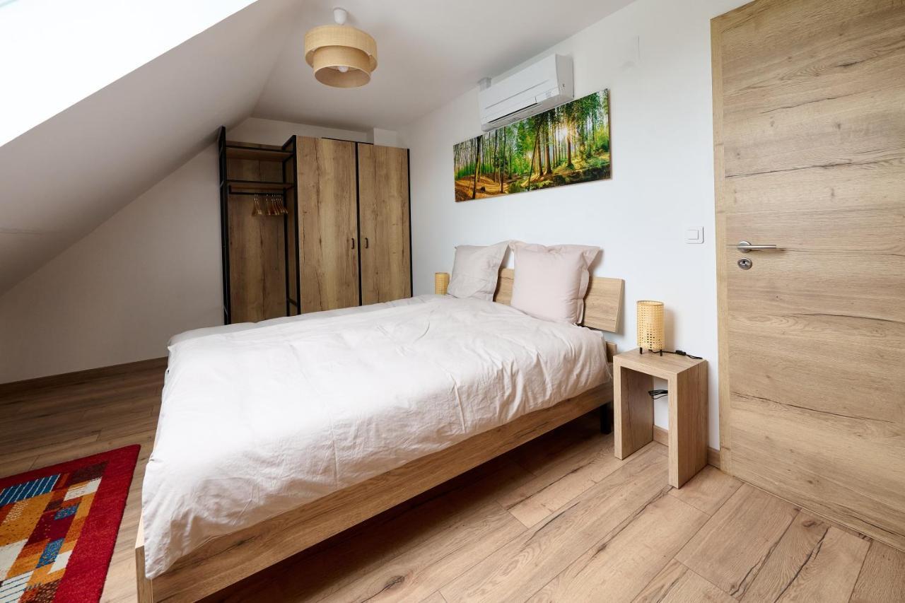 Le Pommier - Appt Avec Jardin Partage Apartamento Puberg Exterior foto